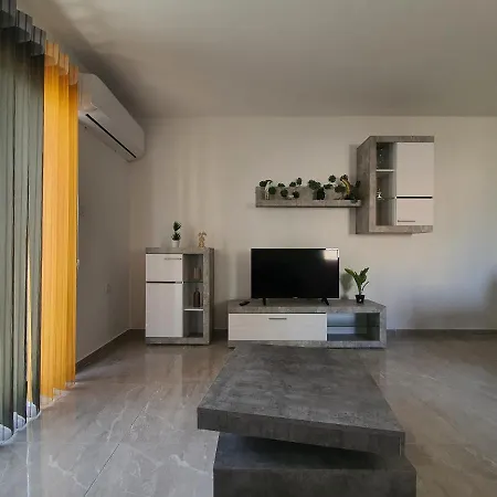 Pretty 2 Bedroom Apartment With Shared Pool St. Paul's Bay Exterior photo