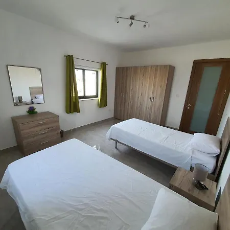 Pretty 2 Bedroom Apartment With Shared Pool St. Paul's Bay Exterior photo