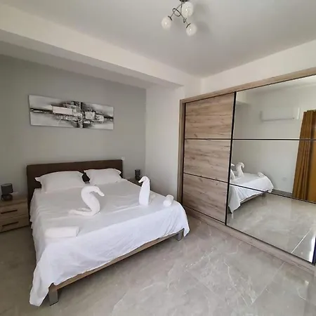 Pretty 2 Bedroom Apartment With Shared Pool St. Paul's Bay Exterior photo