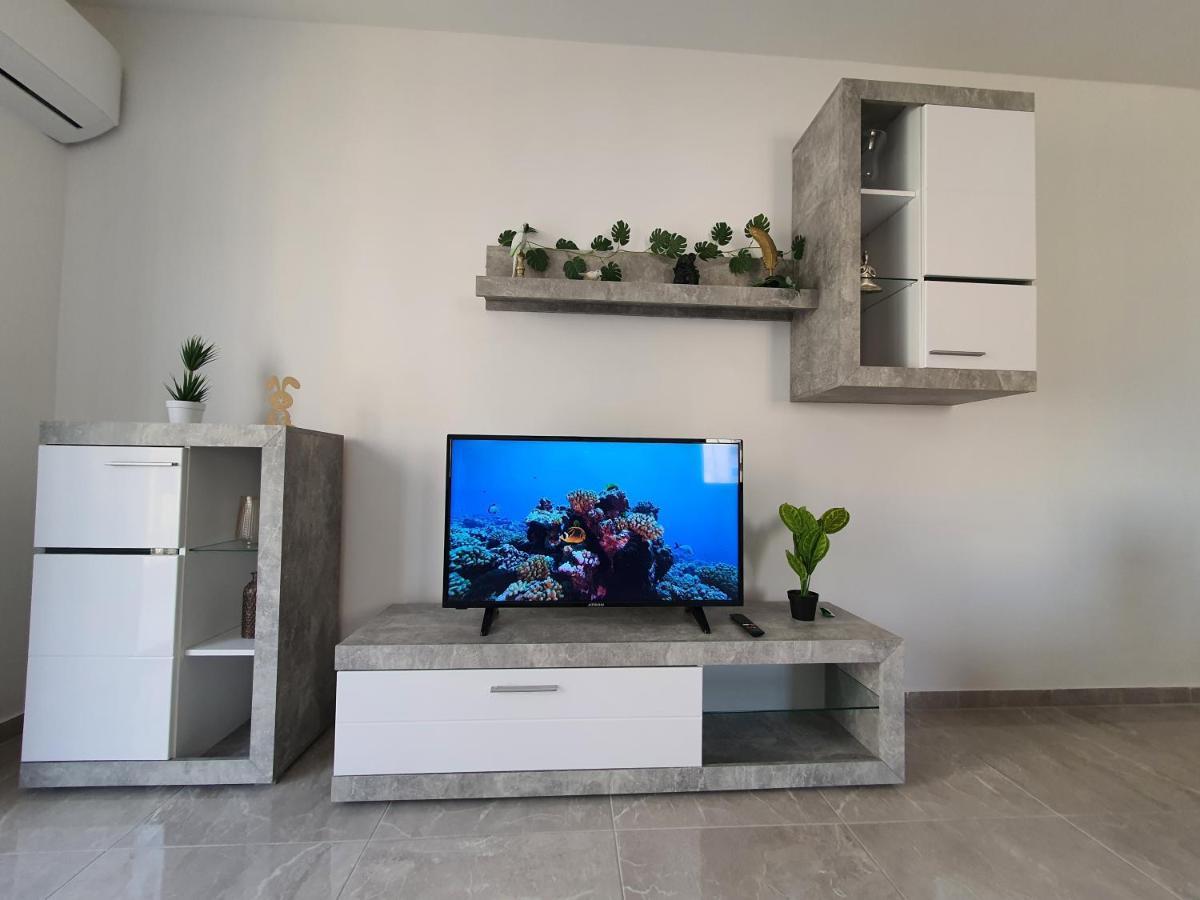 Pretty 2 Bedroom With Shared Pool