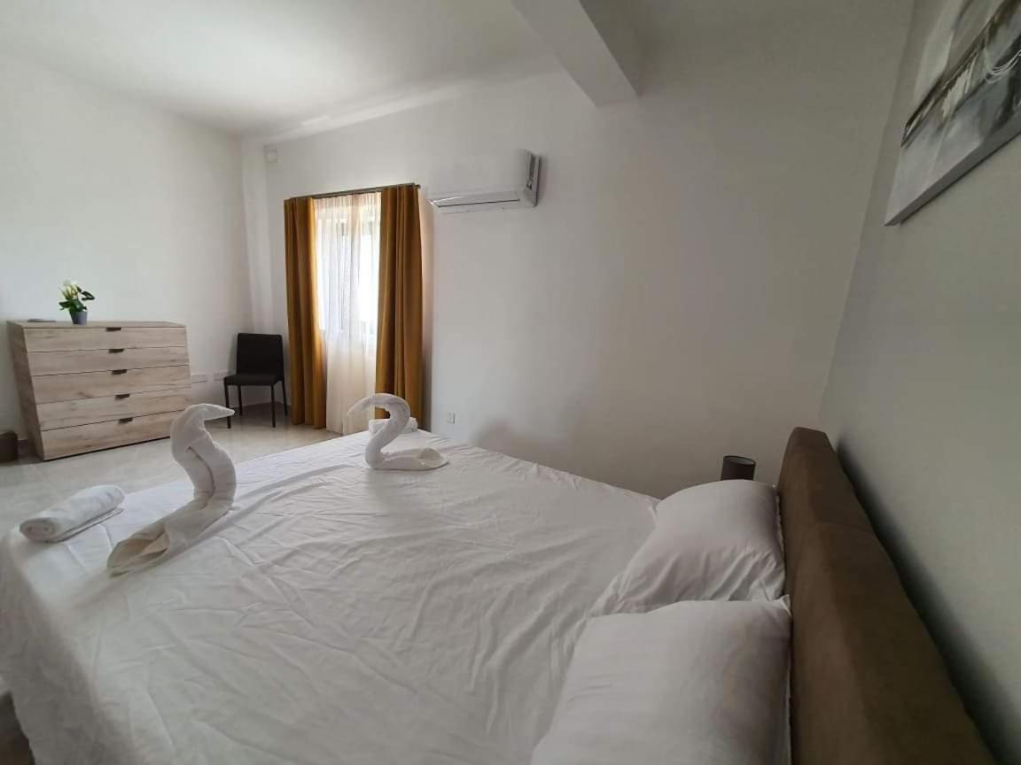 Apartment Pretty 2 Bedroom With Shared Pool St. Paul's Bay