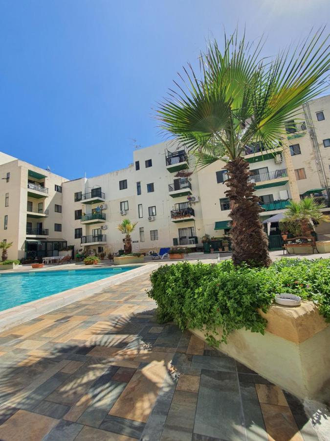 Pretty 2 Bedroom With Shared Pool Apartment