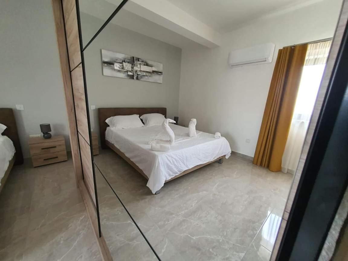 Pretty 2 Bedroom With Shared Pool Apartment *