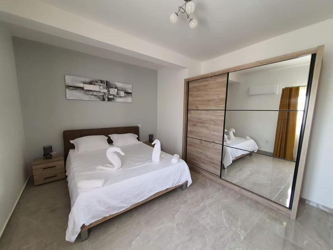 Pretty 2 Bedroom With Shared Pool