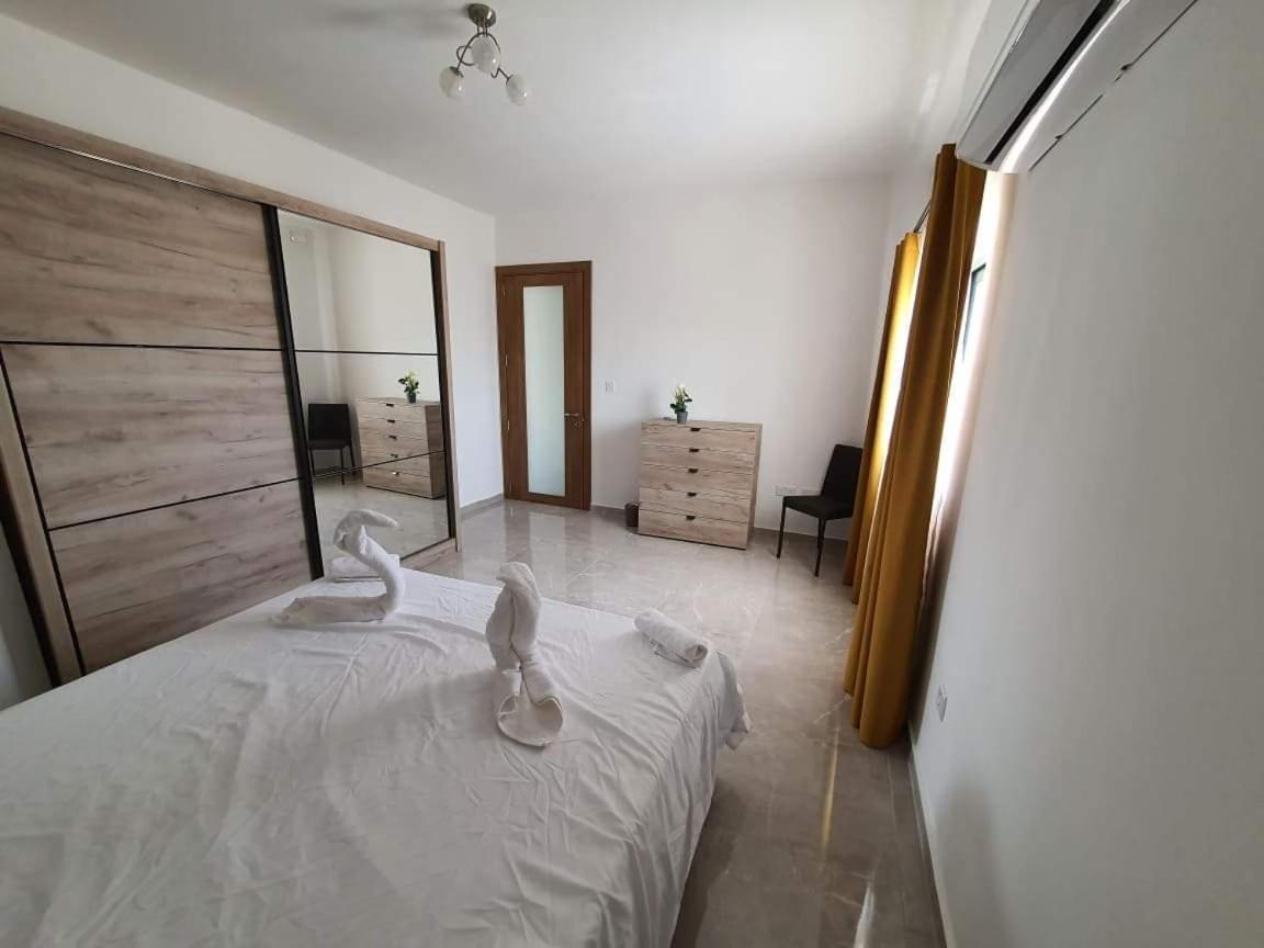 Apartment Pretty 2 Bedroom With Shared Pool