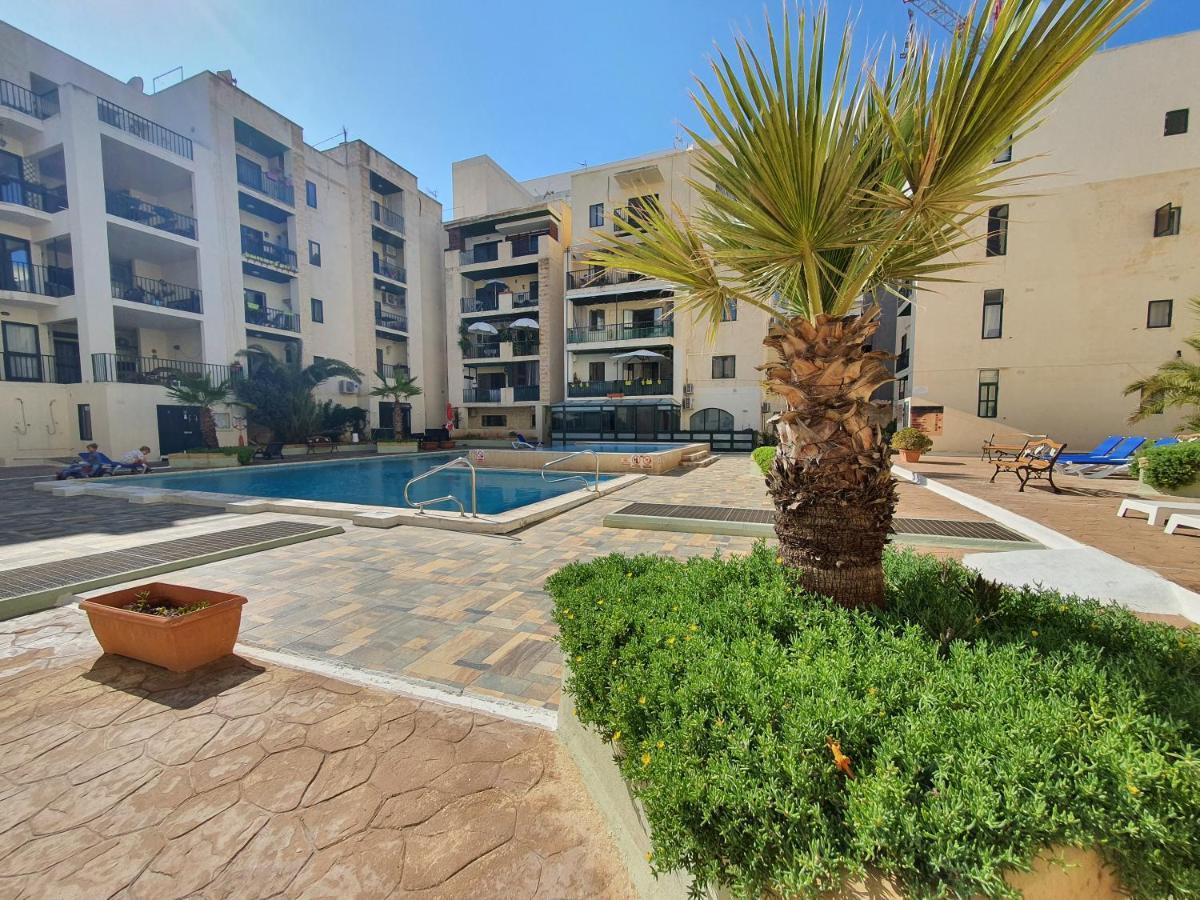 Apartment Pretty 2 Bedroom With Shared Pool *