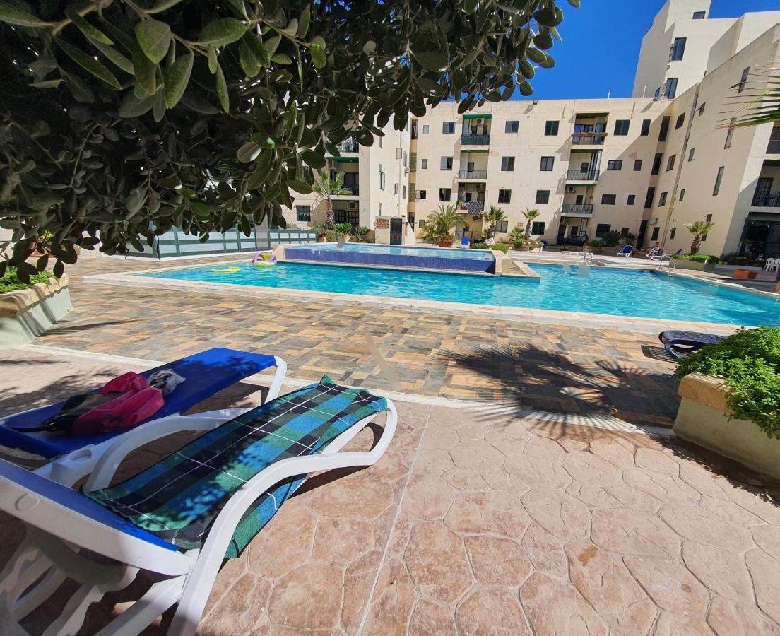 Pretty 2 Bedroom With Shared Pool