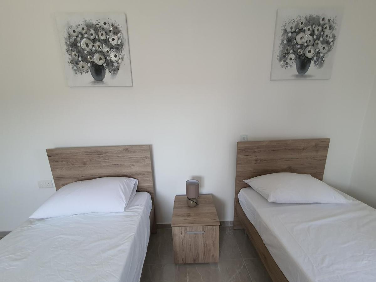Pretty 2 Bedroom With Shared Pool