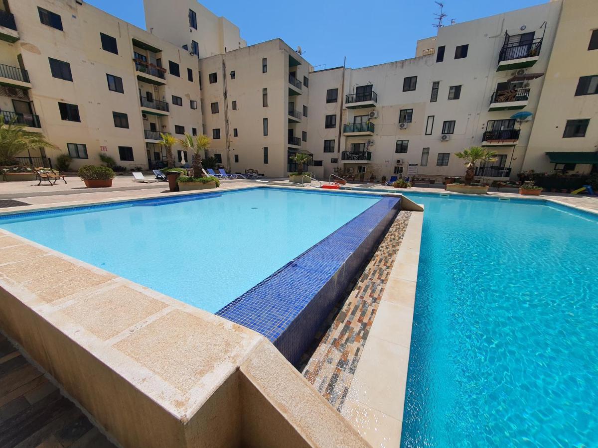 Pretty 2 Bedroom With Shared Pool *